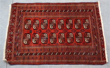 Tappeto Buhkara, Turkestan occidentale, inizio sec. XX. Disegno a gul su...