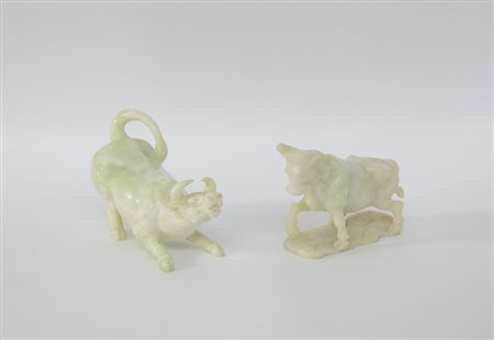 Arte orientale, lotto composto da due sculture raffiguranti tori in pietra...