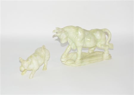 Arte orientale, lotto composto di due sculture in pietra dura raffiguranti...