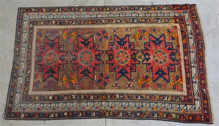 Tappeto Seichur Caucaso inizio sec. XX. Disegno Lesghi con quattro medaglioni...