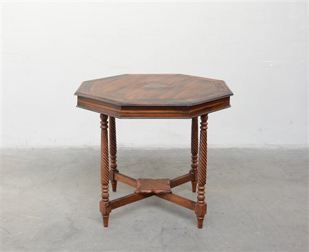 Tavolo ottagonale filettato in legno chiaro a quattro gambe a torciglione...