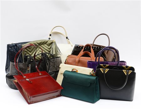 Collezione di dodici borse da donna di dimensioni, materiali e colori...