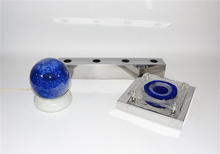 Lotto composto da una lapmada da tavolo con adesivo Targetti, una plafoniera...