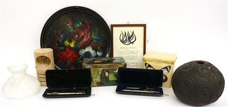 Lotto composto da due scatole in metallo, due compassi in custodia originale,...