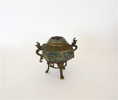 Incensiere in metallo cloissonnË decorato in policromia a motivi stilizzati....