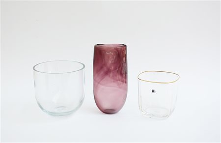 Lotto composto da un portafiori di Carlo Moretti, un vaso in vetro ametista...