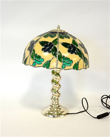 Abat-jour con paralume in vetro legato a piombo. Produzione recente (lievi...