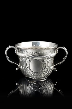 Coppa 'Porringer' in argento con corpo decorato a baccellature mosse e...