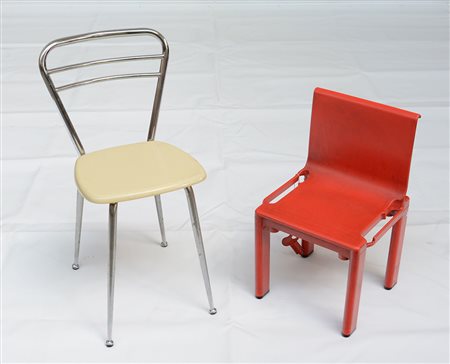 Lotto composto da due piccole sedie da bambino di cui una in metallo cromato...
