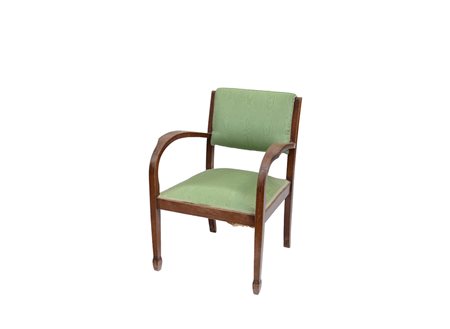 Poltrona con braccioli sagomati e gambe diritte