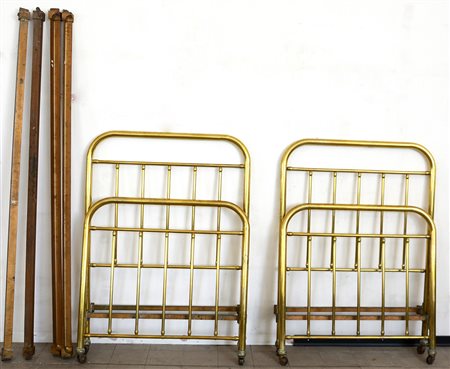 Coppia di letti in ottone a ringhiera (difetti)