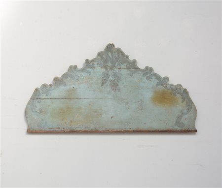 Testata da letto ad una piazza in legno laccato di forma sagomata decorata a...