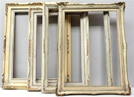 Lotto composto da 4 cornici di varie misure e dimensioni in legno(difetti)