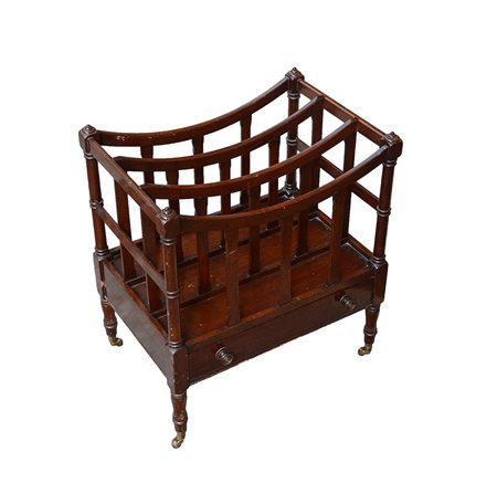 Canterbury porta spartiti in mogano con divisori a giorno, cassetto e piedini...