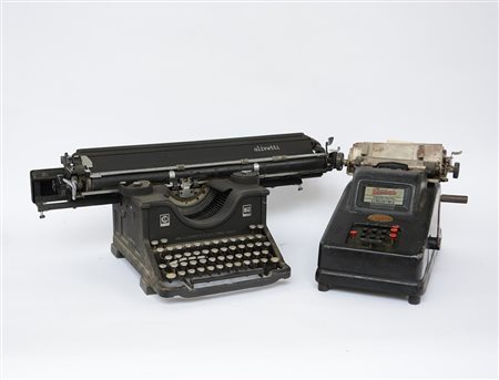 Lotto composto da una macchina da scrivere e una calcolatrice di marche...