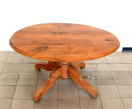 Tavolino da salotto con piano ovale su base quadripode (cm 100x50x74)...