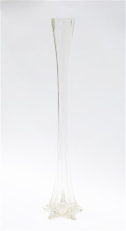 Vaso portafiori in vetro a collo lungo e base sagomata