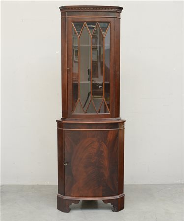 Angoliera a due corpi, parte superiore ad un'anta a vetri, parte inferiore...