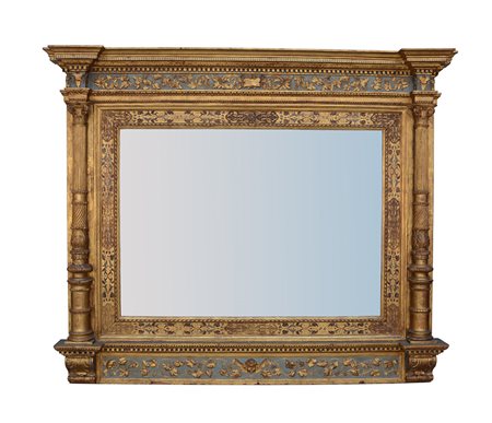 Grande caminiera in legno intagliato e scolpito, dorato e laccato, con...