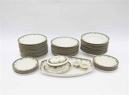 Manifattura cecoslovacca, parte di servizio da tavola in porcellana con bordo...