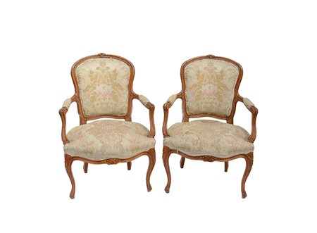 Coppia di poltroncine in stile Luigi XV in legno intagliato, rivestimento in...