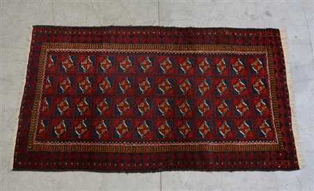 Tappeto Afghan, Turkestan occidentale, sec. XX. Disegno a gul nei toni del...