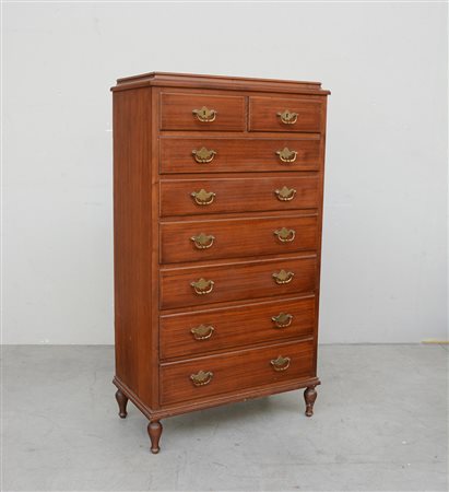 Cassettiera in legno dolce con sei cassetti grandi e due piccoli nella parte...