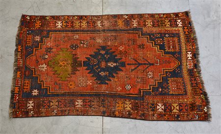 Tappeto Kazak, Caucaso prima metà sec. XX. Disegno a due medaglioni...