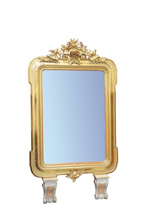 Specchiera rettangolare in legno dorato e bulinato con fregi riccamente...