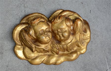 Antico fregio in legno dorato, intagliato con teste di cherubini (difetti)