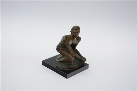 Radaeli "La preghiera" scultura in bronzo firmata sul lato poggiante su base...