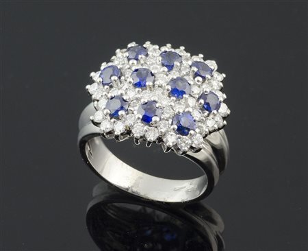 Anello fantasia in oro bianco con diamanti taglio brillante per ct 1,30 e...