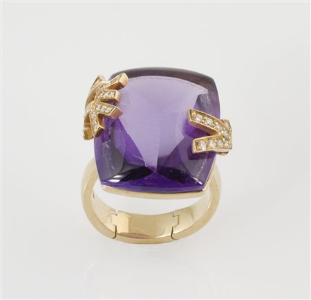 Anello in oro rosè con grande ametista centrake e diamanti taglio brillante...