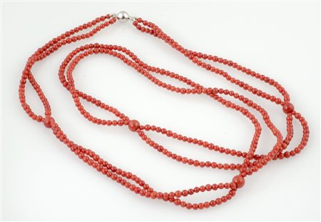 Collana doppio filo di corallo con chiusura in oro