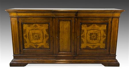 Grande credenza in legno a due ante e due cassetti, intarsi in legni chiari....