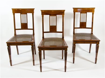 Lotto di 6 sedie con schienale intagliato.