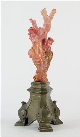 Scultura raffigurante corallo marino, base in bronzo. H. tot cm. 48.