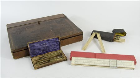 Set da scrittoio in cuoio.