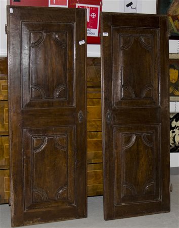 Lotto di 2 ante di armadio. cm. 146x152.