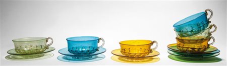 MURANO, anni '50 Sei tazzine in vetro soffiato con applicazione di foglia...