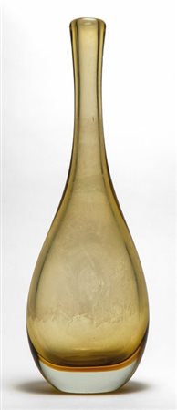 VENINI Un vaso in vetro pagliesco soffiato, anni '50. Marca incisa "venini...