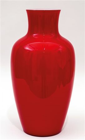 BAROVIER & TOSO Un vaso in vetro incamiciato, anni '80. Marca incisa...