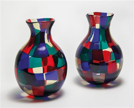 FULVIO BIANCONI Due vasi in vetro pezzato, produzione VENINI. Uno con marca...