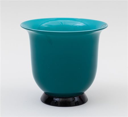 VENINI Un vaso in vetro incamiciato, 1992. Marca incisa "venini 92",...