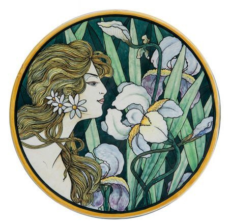 UN PIATTINO IN CERAMICA, inizi '900. Marcato "M Pesaro". Diametro cm 18.