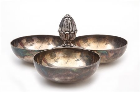 CHRISTOFLEUn centro da tavola, anni '50. Metallo argentato. Marcato...