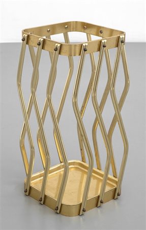 UN PORTOMBRELLI, anni '50.Ottone.Cm 47 (h) x 23 x 23.