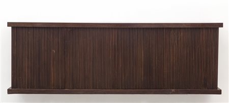UNA CREDENZA PENSILE, anni '40. Legno di rovere tinto all'anilina. Timbrata...
