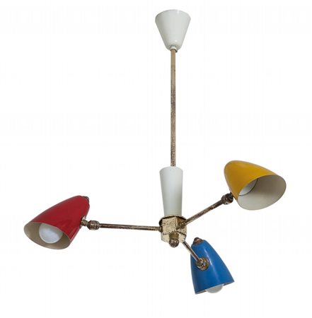 UNA LAMPADA A SOSPENSIONE, anni '50. Ottone, alluminio laccato. Altezza cm...