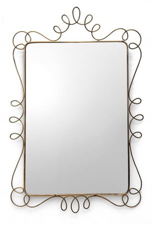 UNO SPECCHIO DA PARETE, anni '50. Ottone, cristallo argentato. Cm 106 x 70.